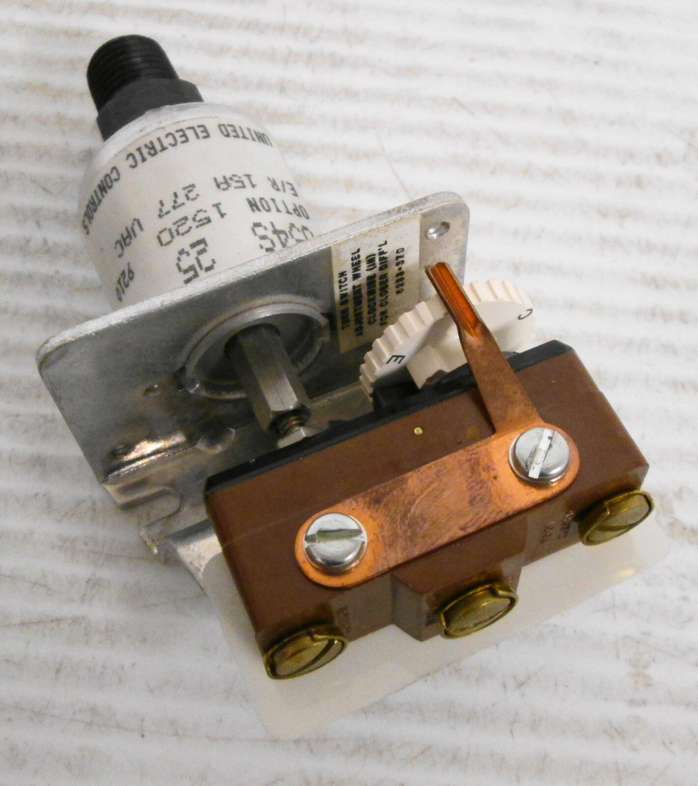 United Electric J54S-25 Pressure Switch 15A 277VAC