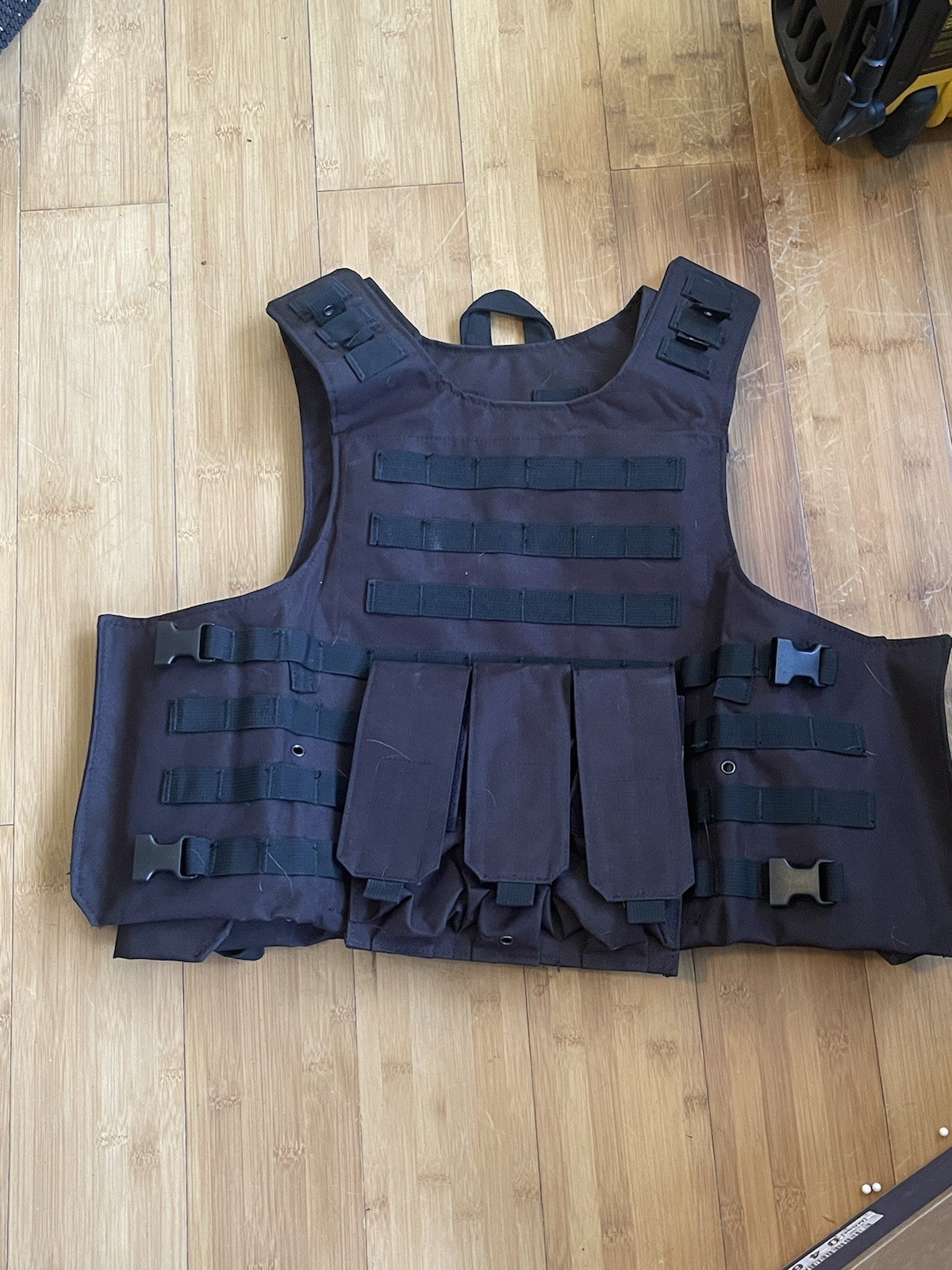 Airsoft plate carrier vest