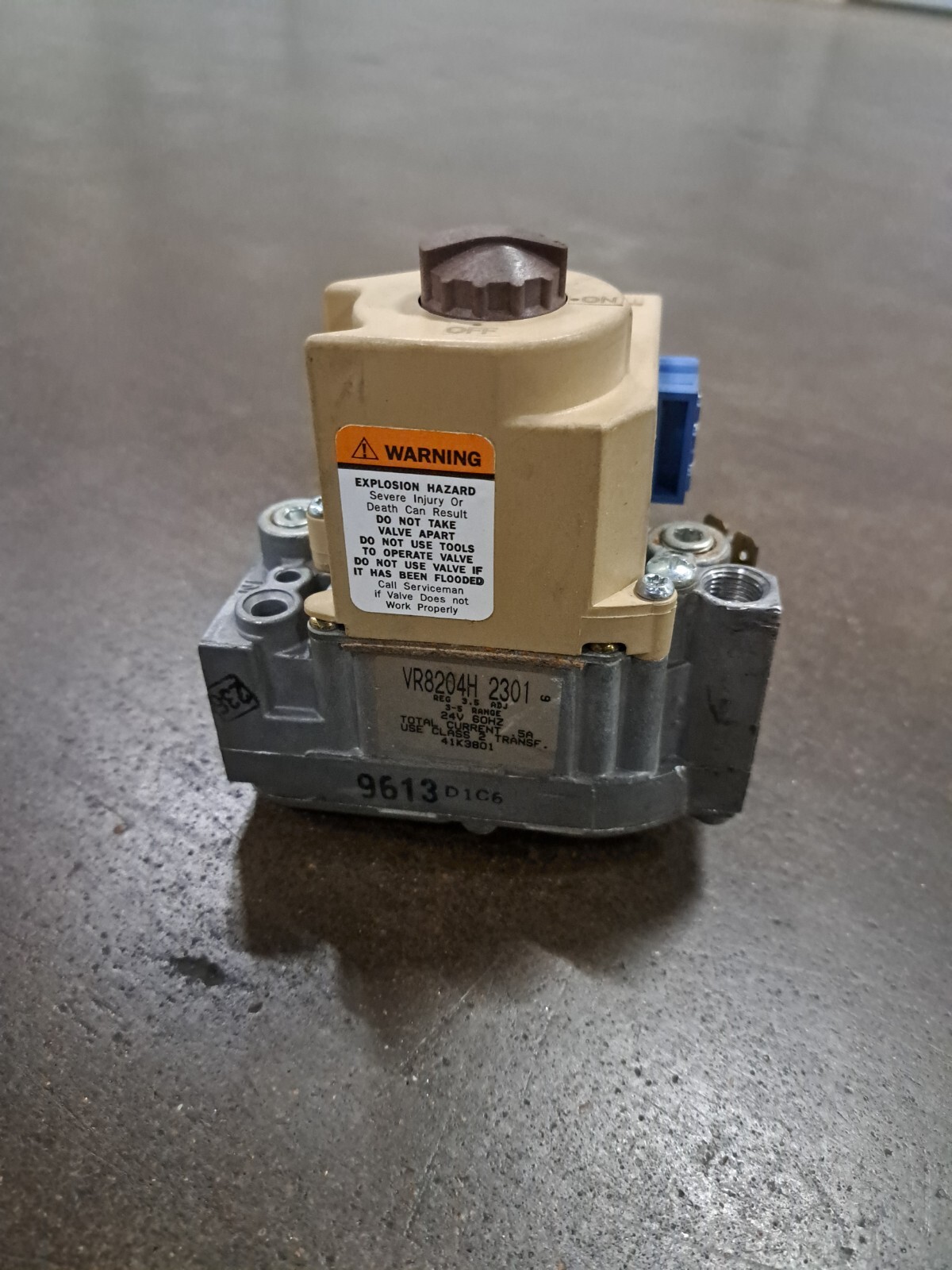 VR8204H2301 / 41K38 Lennox 24V 3.5"Wc Gas Valve OEM VR8204H 2301 / 74H2701