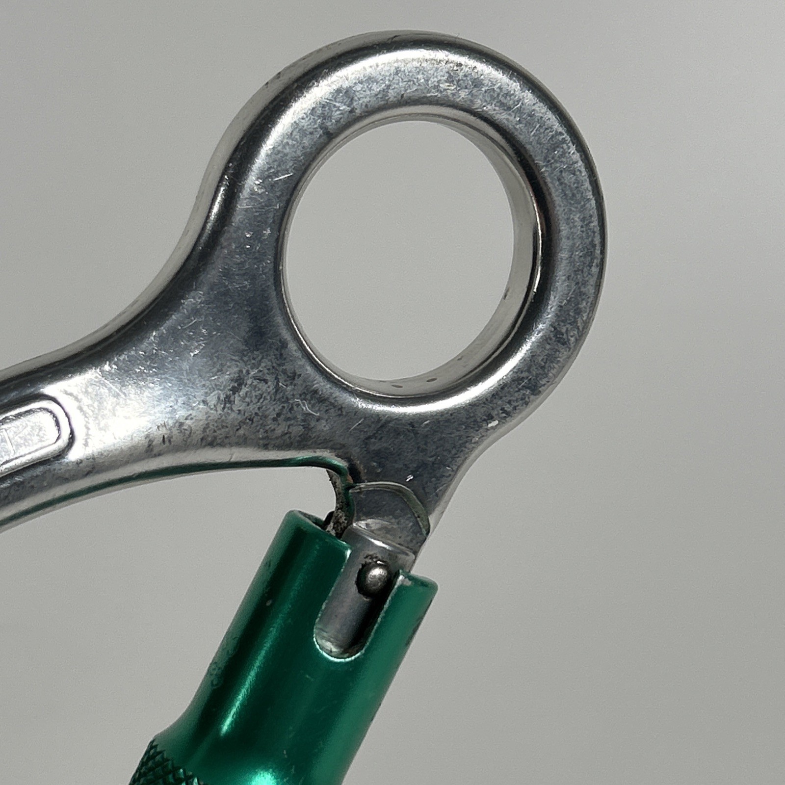 Captive Eye Locksafe Carabiner, Twistlock, Aluminum Gate Strength 3600lbs