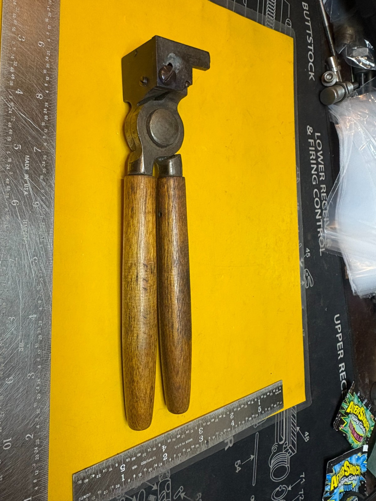 Vintage Ideal / Lyman .4150  1-cavity bullet mold & wood handles
