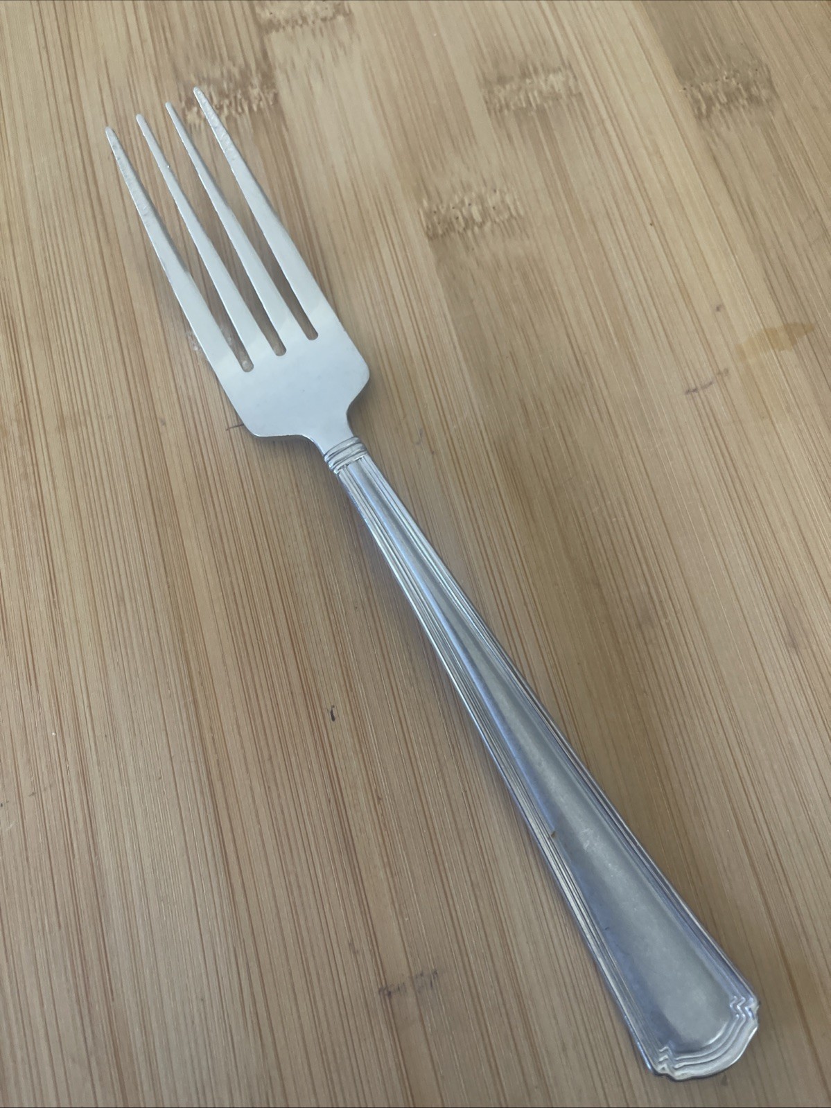 Mikasa Stainless UNIVERSAL FROST Center Outlined Scalloped Tip SALAD FORK 7.5"