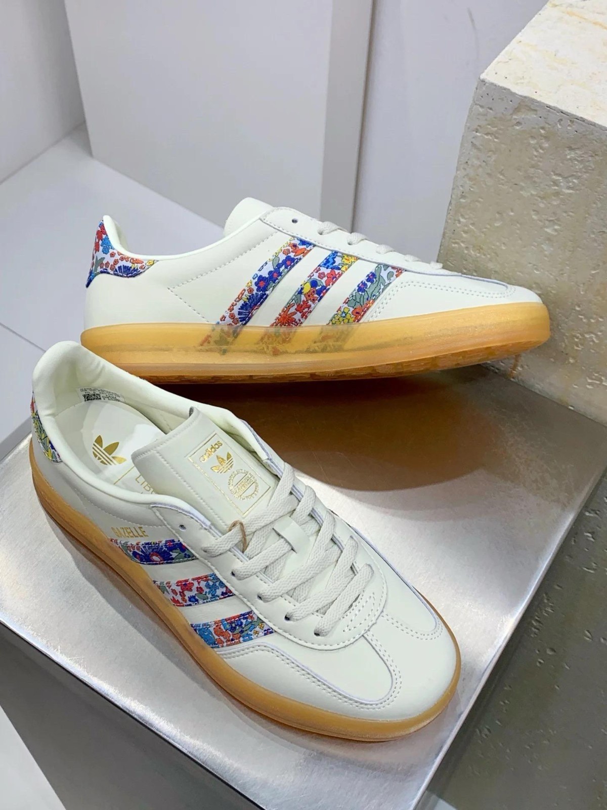 Liberty London x adidas Gazelle Indoor Floral Embroidery Off White JH7370 Women
