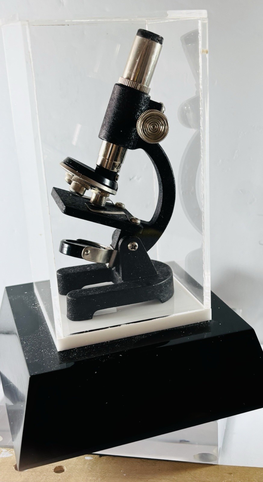 MICROSCOPE/ MINI Trophy /AWARD Encased In Lucite/BLACK BASE/ VINTAGE/ EUC