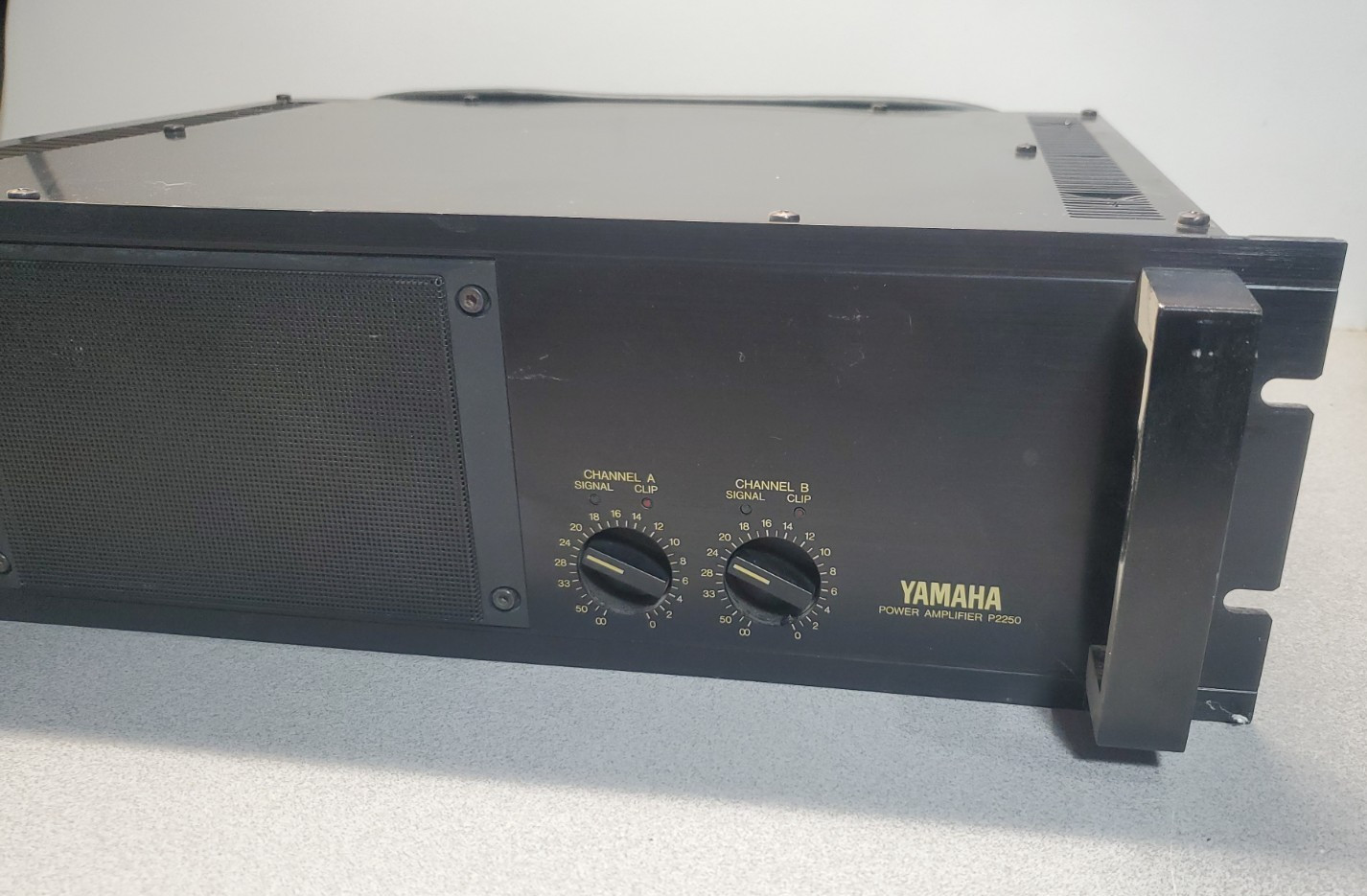Yamaha P2250 Stereo Power Amplifier - Tested and working