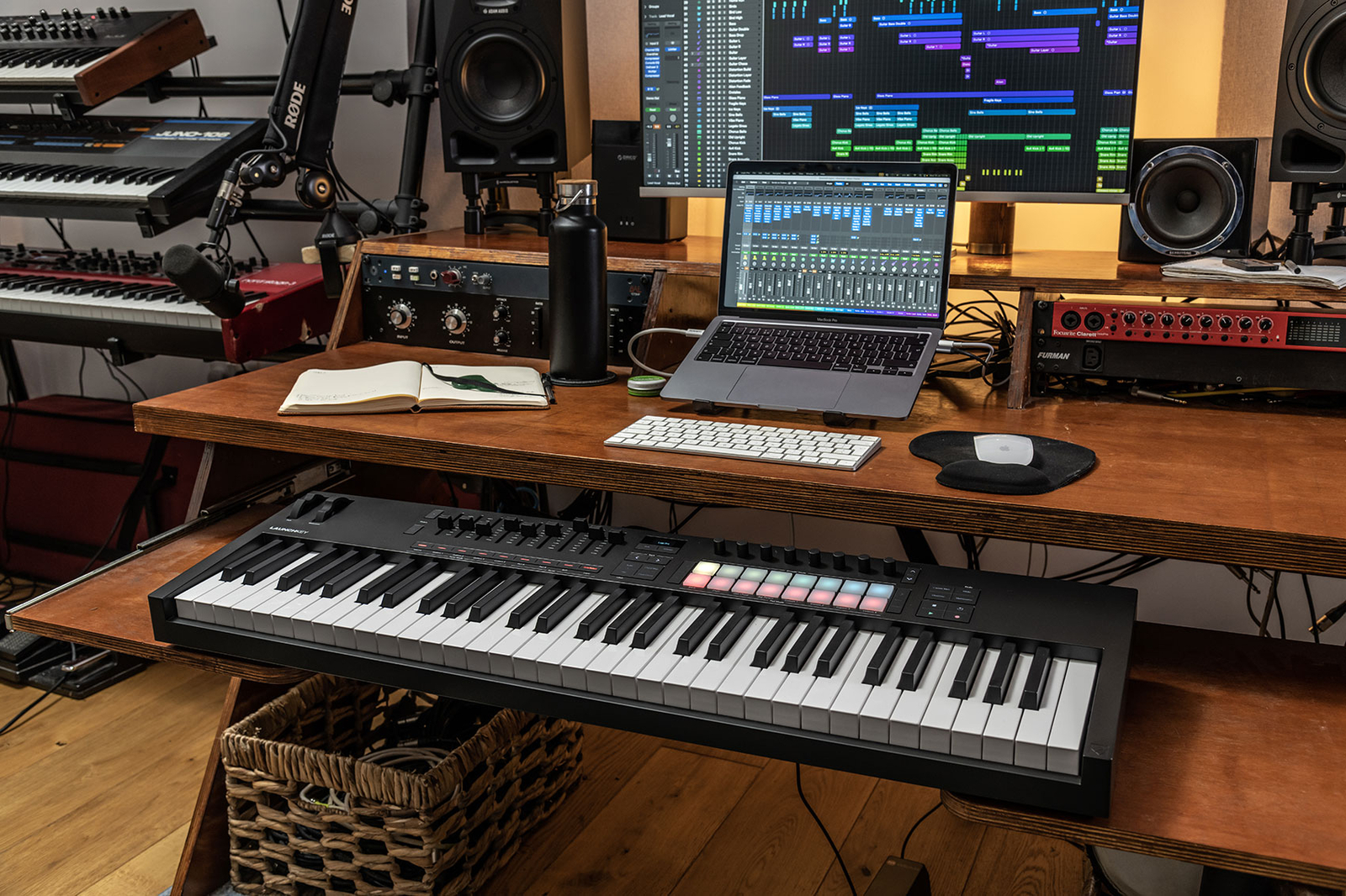 Novation LAUNCHKEY 49 MK4 49-Key USB MIDI Ableton Live Keyboard Controller+Bench