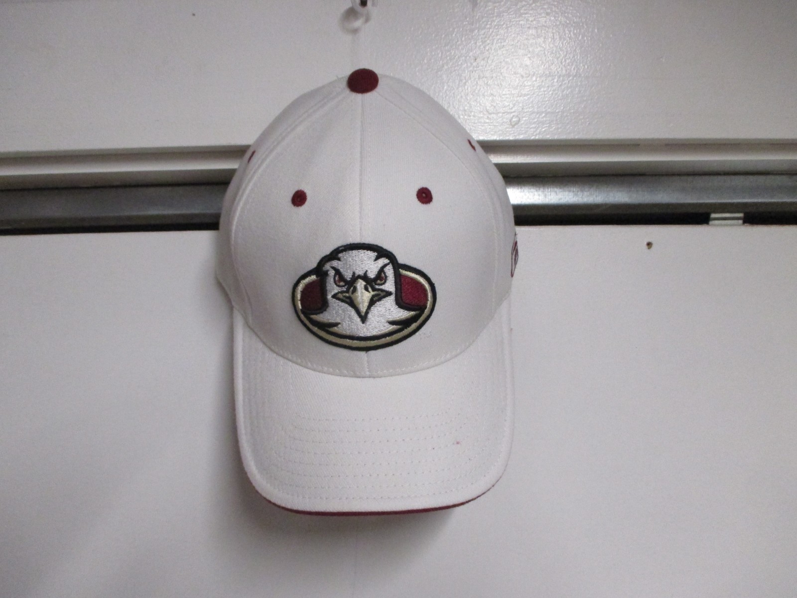 BOSTON COLLEGE EAGLES FLEX FIT HAT BY (REEBOK) NWT ONE SZ FITS ALL, WHITE 2 LOGO