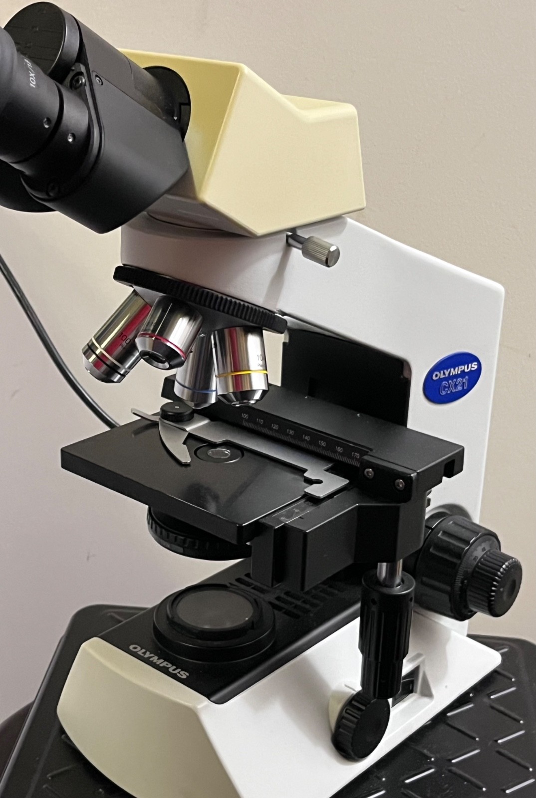OLYMPUS CX21FS1 BINOCULAR MICROSCOPE PLAN 4 10 40 100 OBJECTIVES Olympus CX21