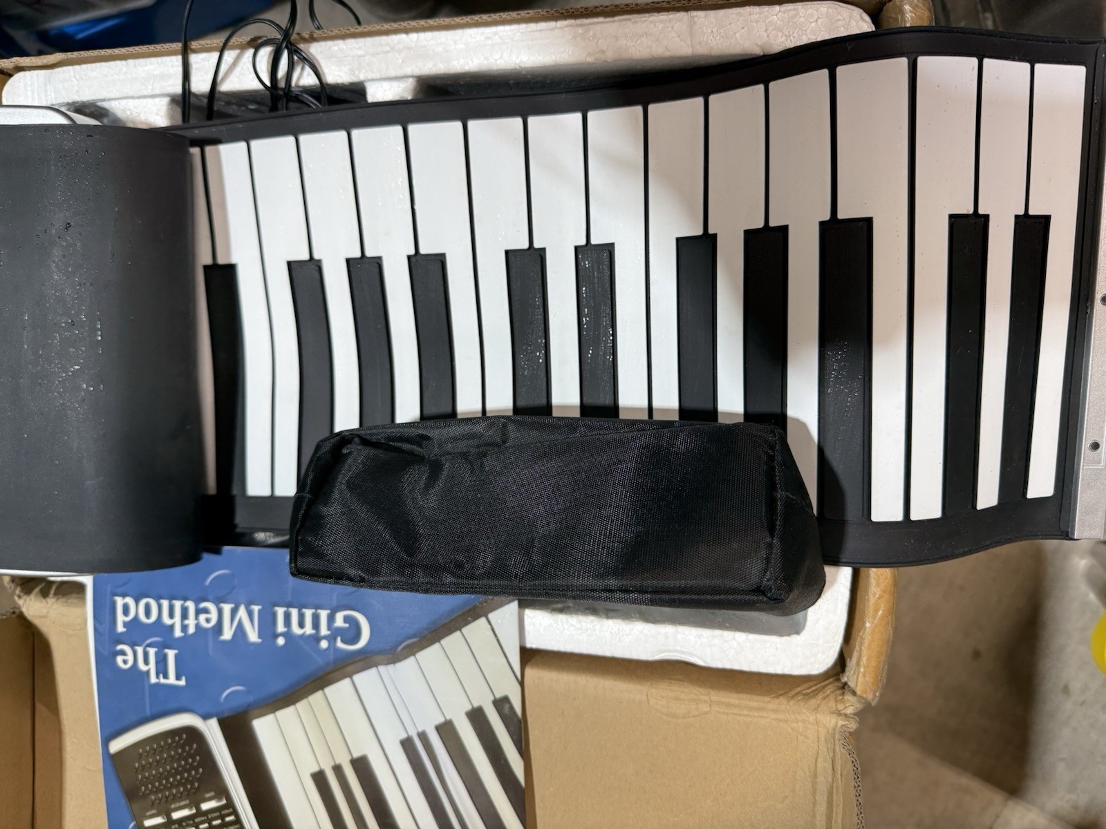 Giovanni’s Roll Out Keyboard Gini Method Complete w/ Book, Case, Adapter Tested