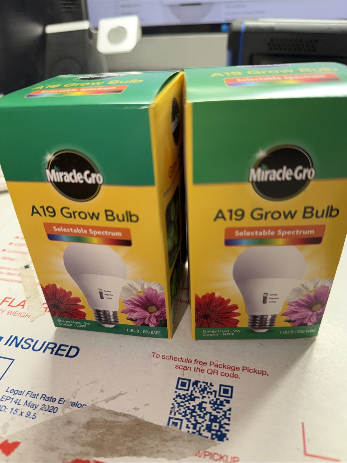 Miracle-Gro A19 Grow Bulbs 9W Selectable Spectrum E26 Base – Lot of 2