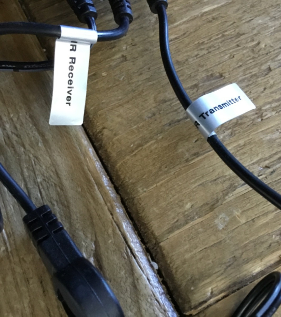Vanco 280592 HDMI Over Single Cat5e/Cat6 Cable Extender! Transmitter/Receiver