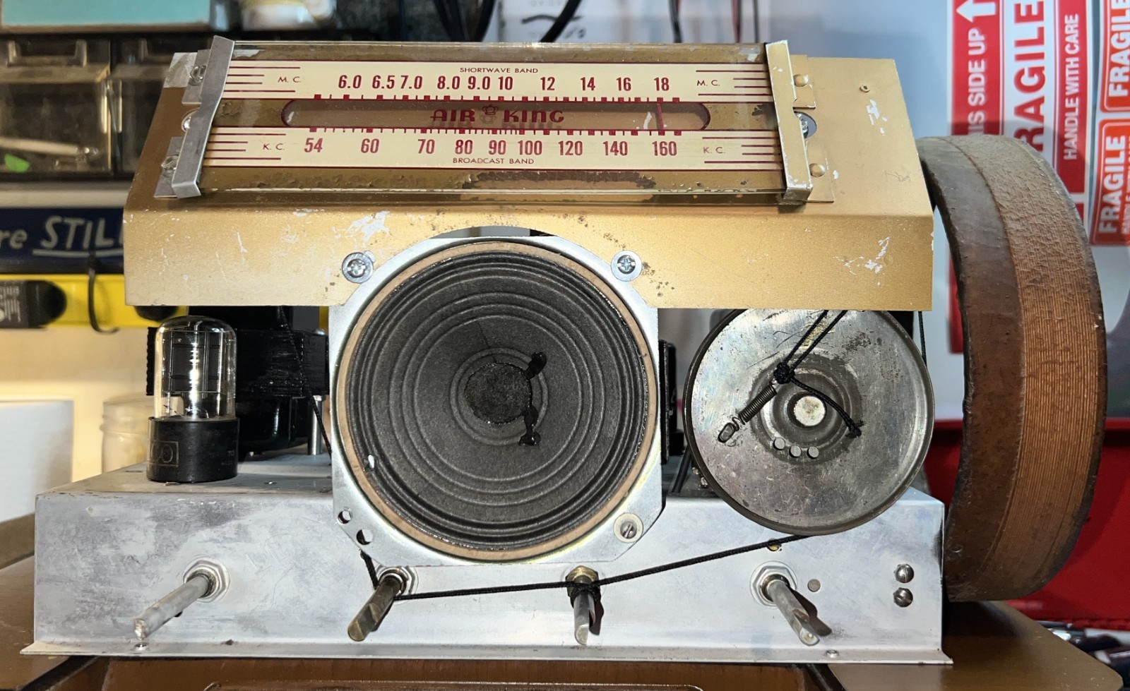 AIR KING Tabletop Broadcast Receiver. Model: 4604. Solid bones for nice rehab!