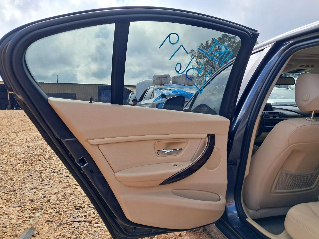 320I 2014 Glove Box 4816732