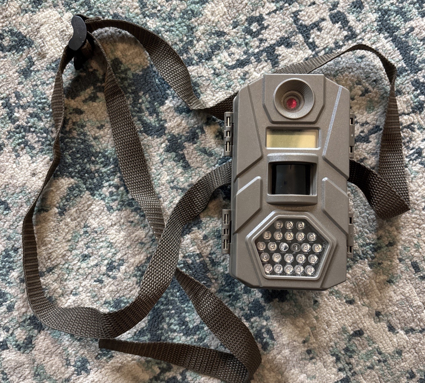 Tasco 8MP Trail Camera WithStraps, No SD Card, And No Batteries. Unit Works Well