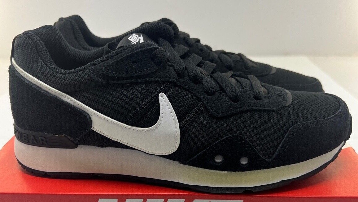 NIKE Womens Venture Runner Running Shoe CK2948-001 Black White NWD Free Shipping