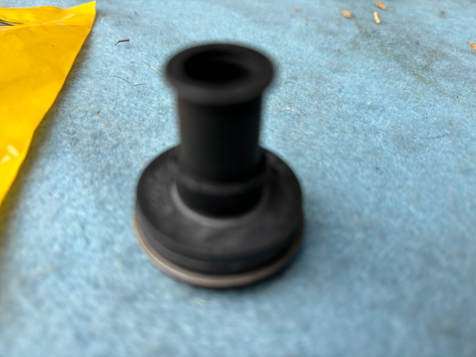 Cat FASTENER Pt# 217-3674 Caterpillar Oil Pan Isolator ----------- NEW OLD STOCK