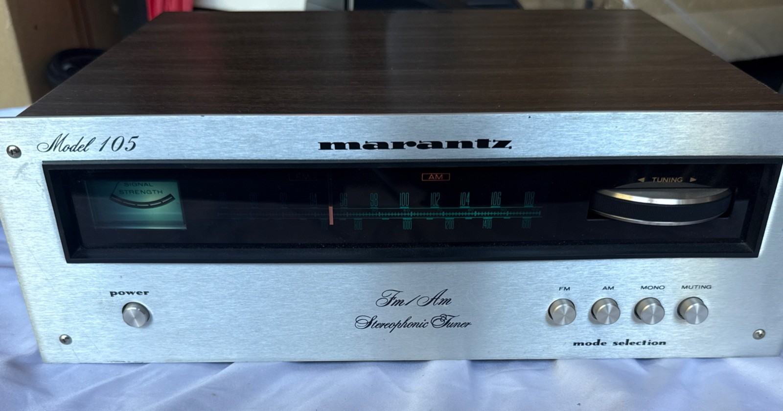 Beautiful Condition Fully Functional Marantz FM/AM Stereophonic Tuner Model 105