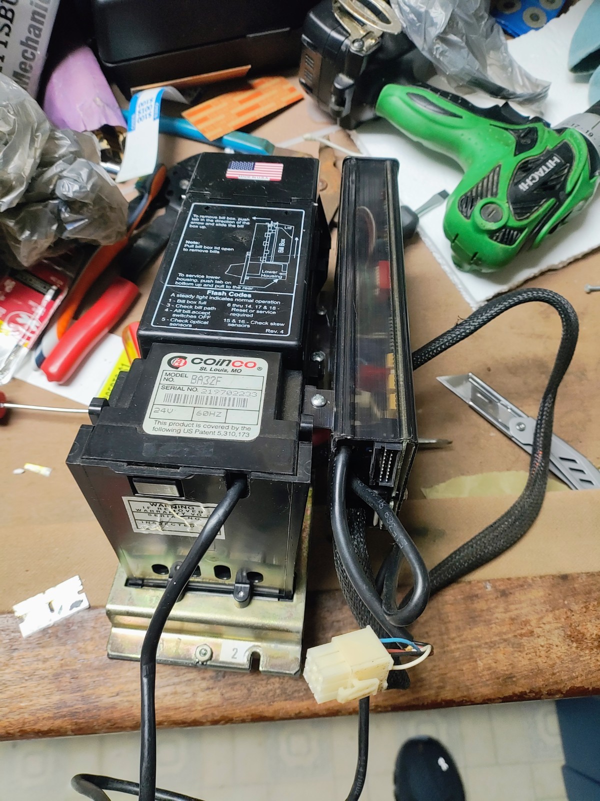 1 COINCO mag Ba32F BILL ACCEPTOR 1 DOLLAR ONLY/24 v has 9pin plug