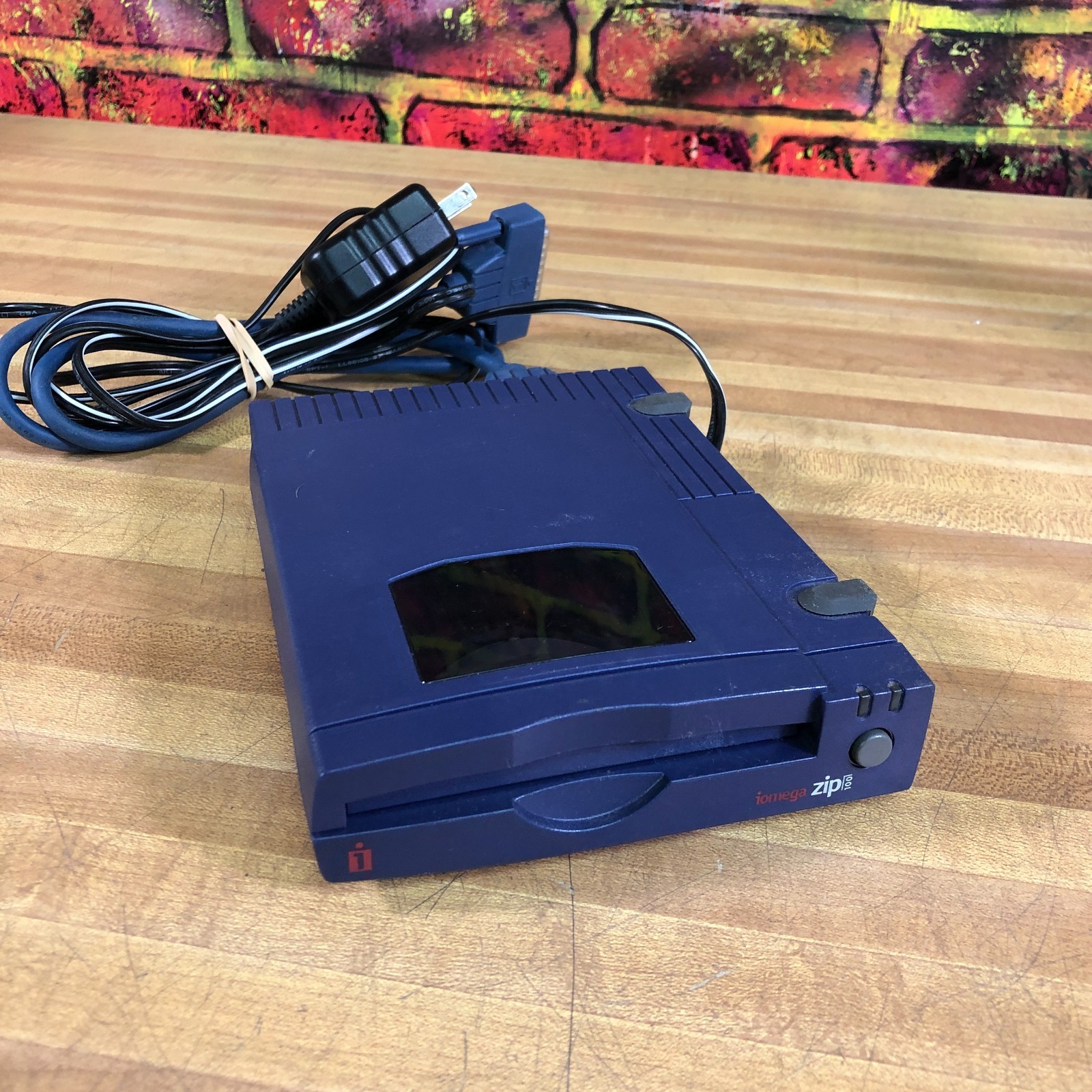 Iomega Z100P2 ZIP 100 25-Pin Parallel External Floppy ZIP Drive w/Power & Cable