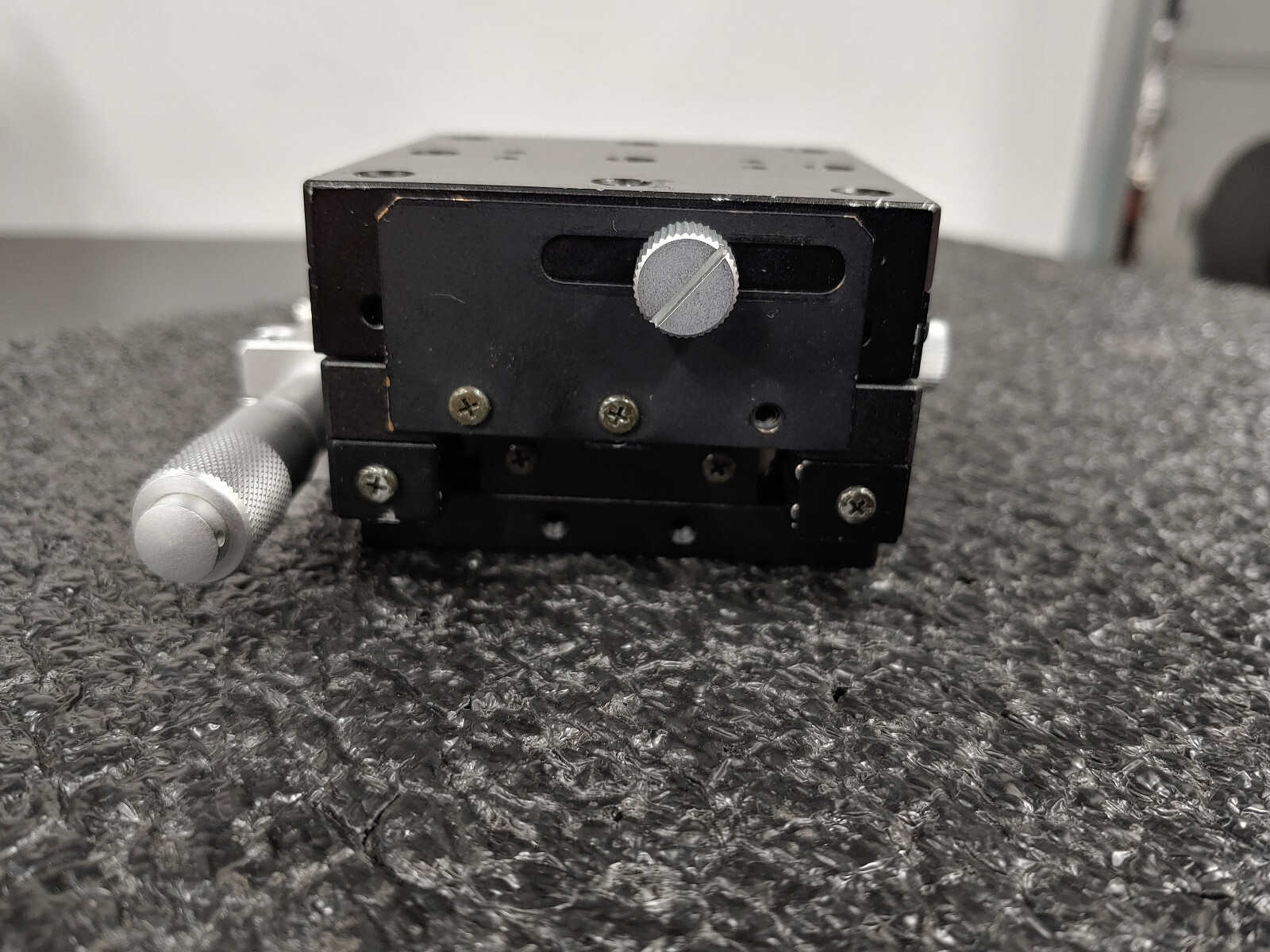 OPTOSIGMA XY Goniometer 2 Stage Table