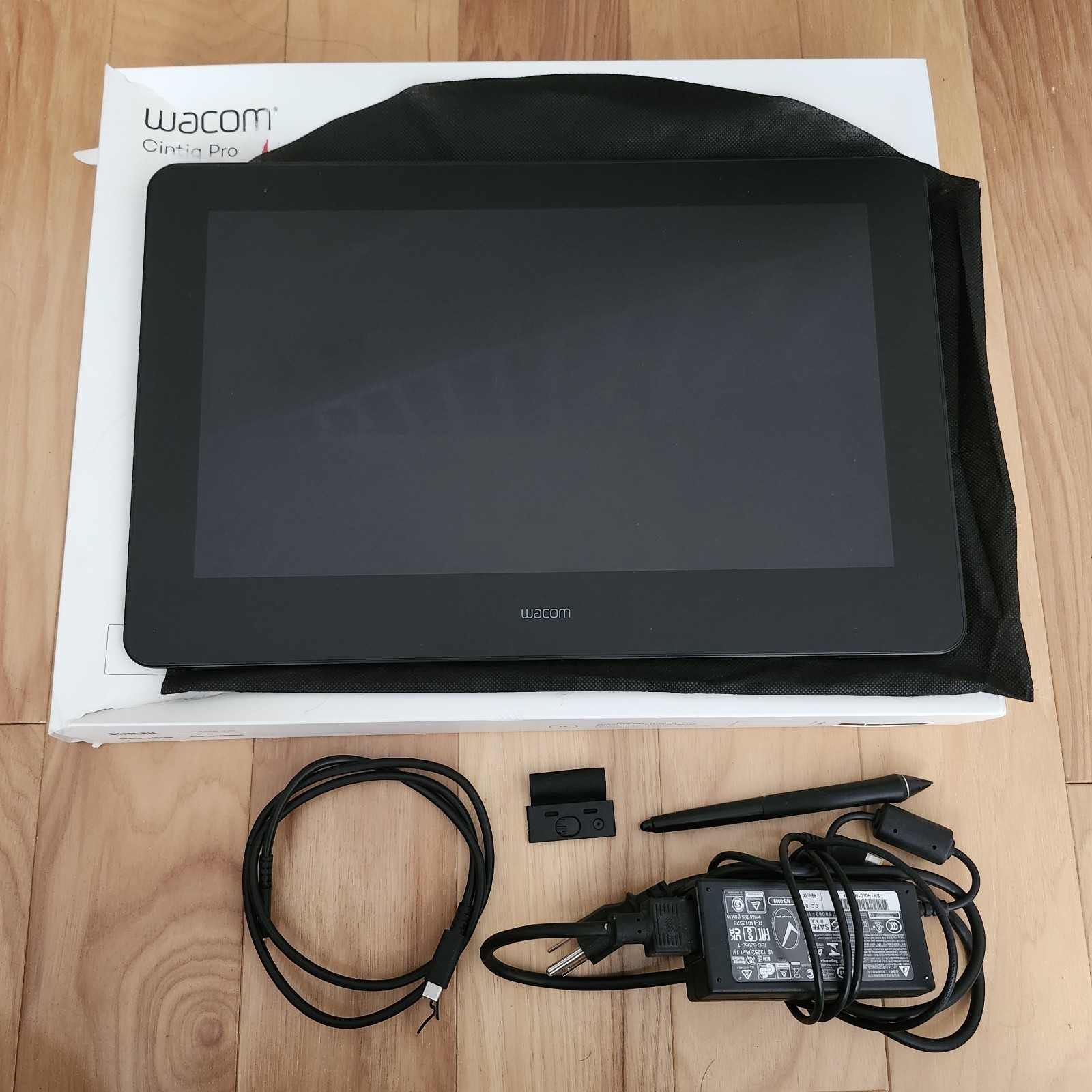 Wacom cintiq pro 16 DTH167K0A graphics tablet monitor