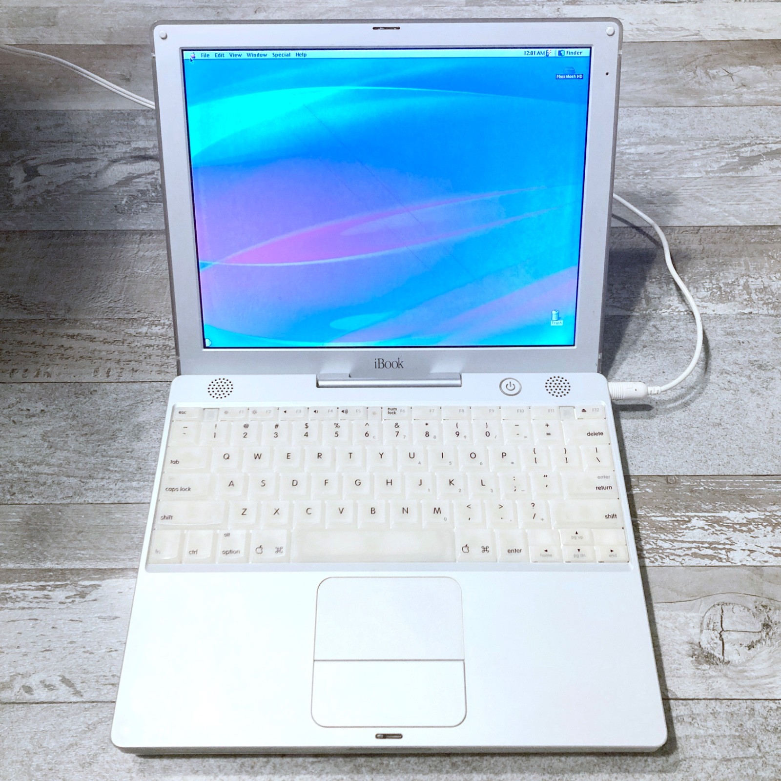 Apple iBook G3 Dual USB Snow 500 mhz 10 GB HD CD 128 MB RAM OS 9 Working Charger