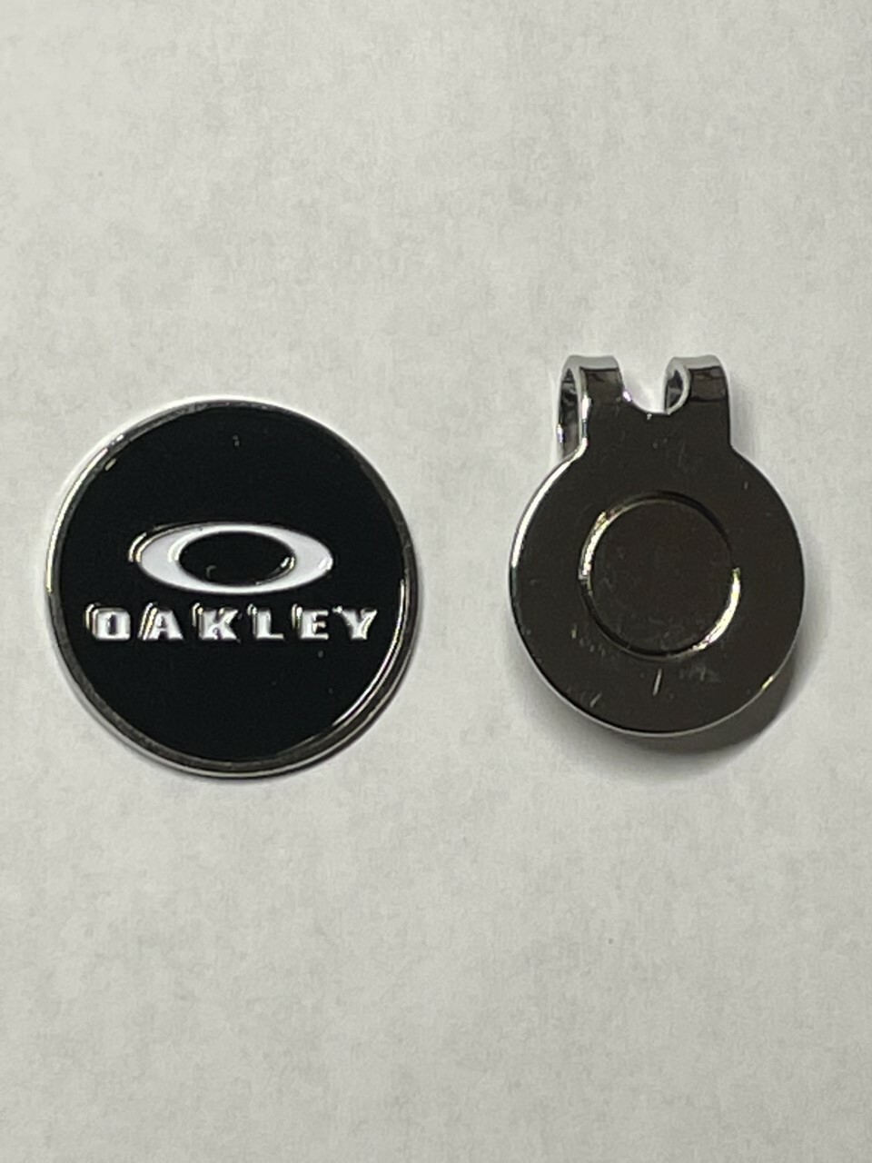 (1) Rare Oakley Ellipse 1" Coin Style Golf Marker With Bonus Hat Clip