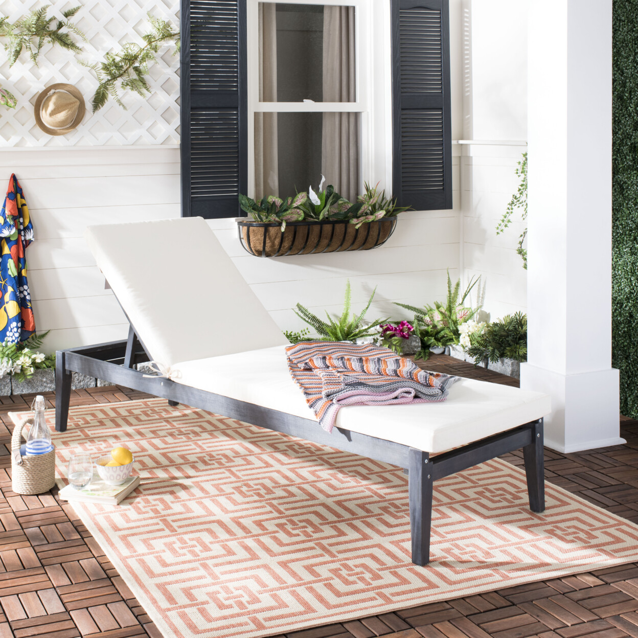 SAFAVIEH Outdoor Collection Arcata Chaise Sunlounger | Dark Slate Grey/Beige |