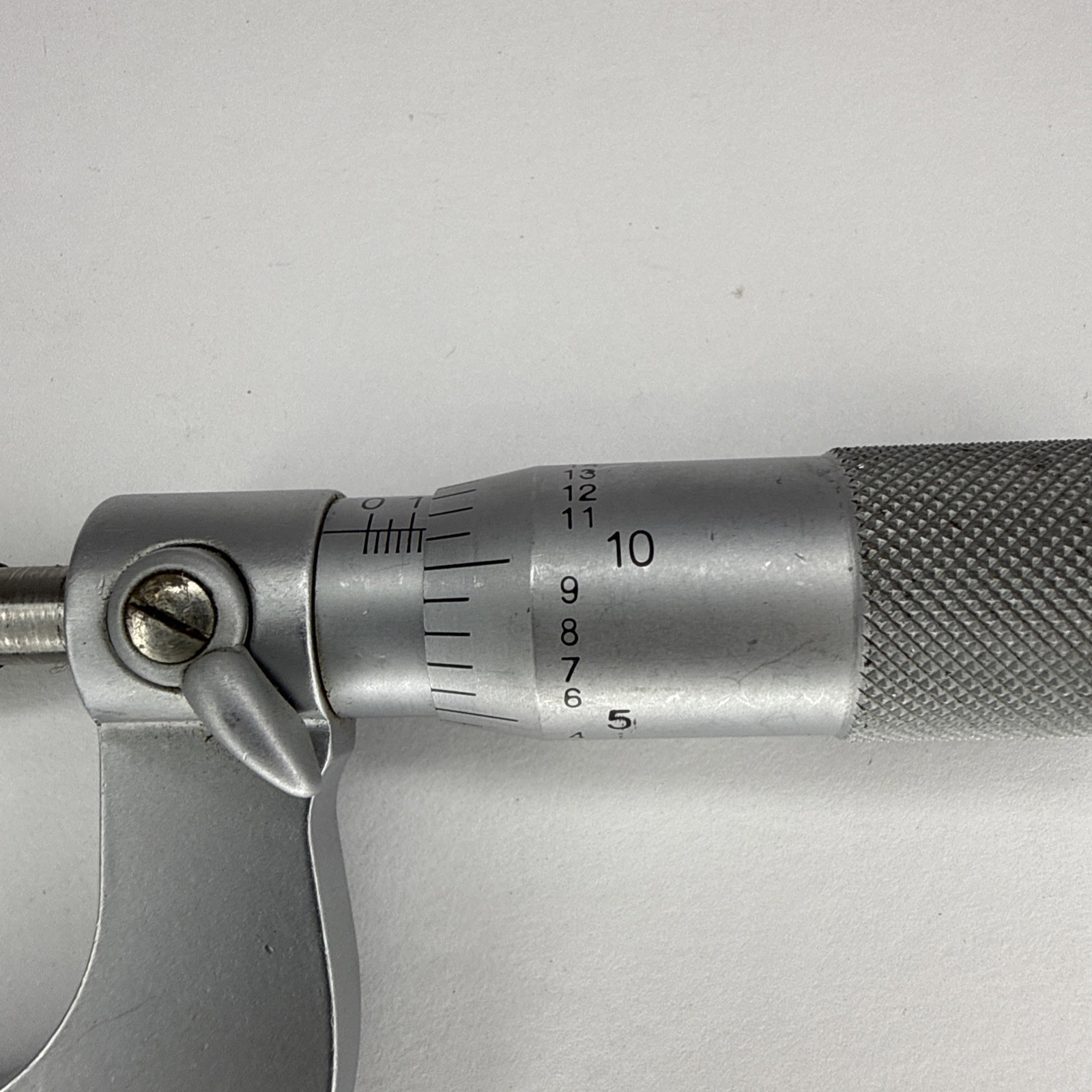 Mitutoyo Ratchet Thimble Outside Micrometer 1-2" Range .001"