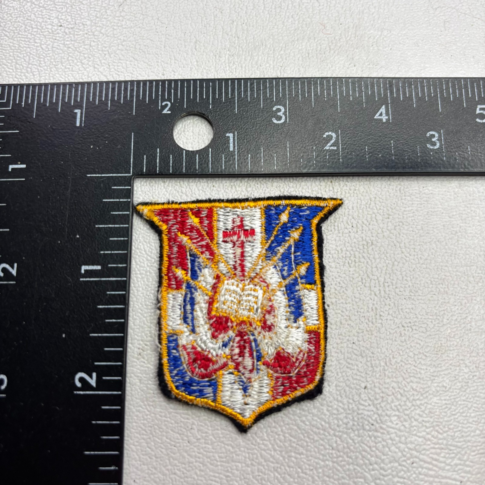 Military (? Not Sure, Or Maybe A School) HAS A CROSS Shield Crest Patch 58MN