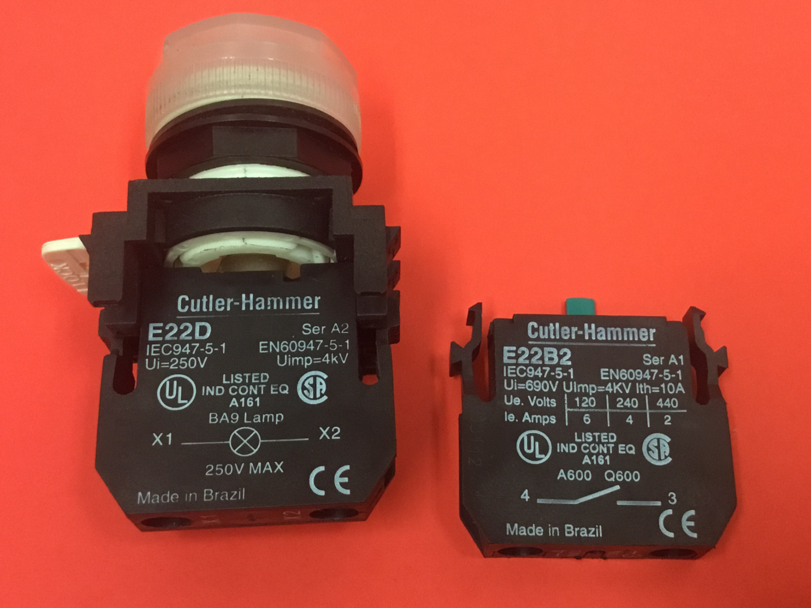Cutler-Hammer - P/N: E22D - Ser. A2 - White Pilot Light
