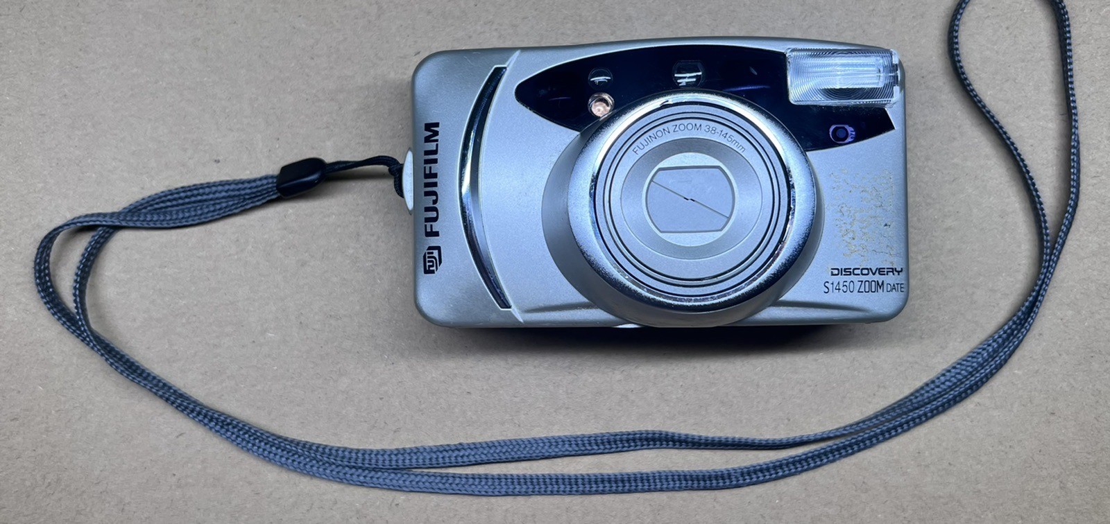Vintage Fujifilm Discovery S1450 Zoom Date 38-145mm Camera Untested Lanyard