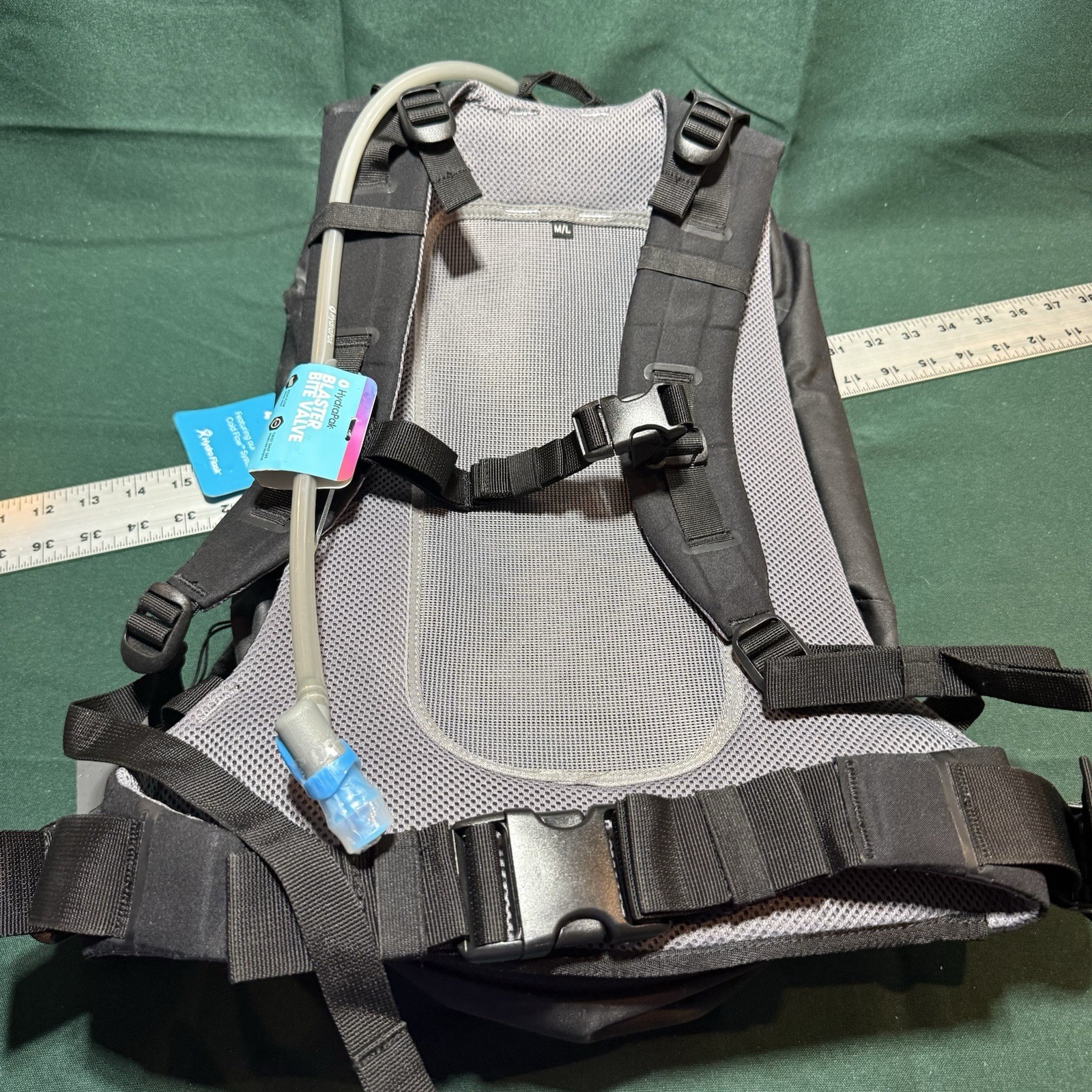 Hydro Flask Journey Series 20 Liter Hydration Pack Backpack Black M/L HydraPak
