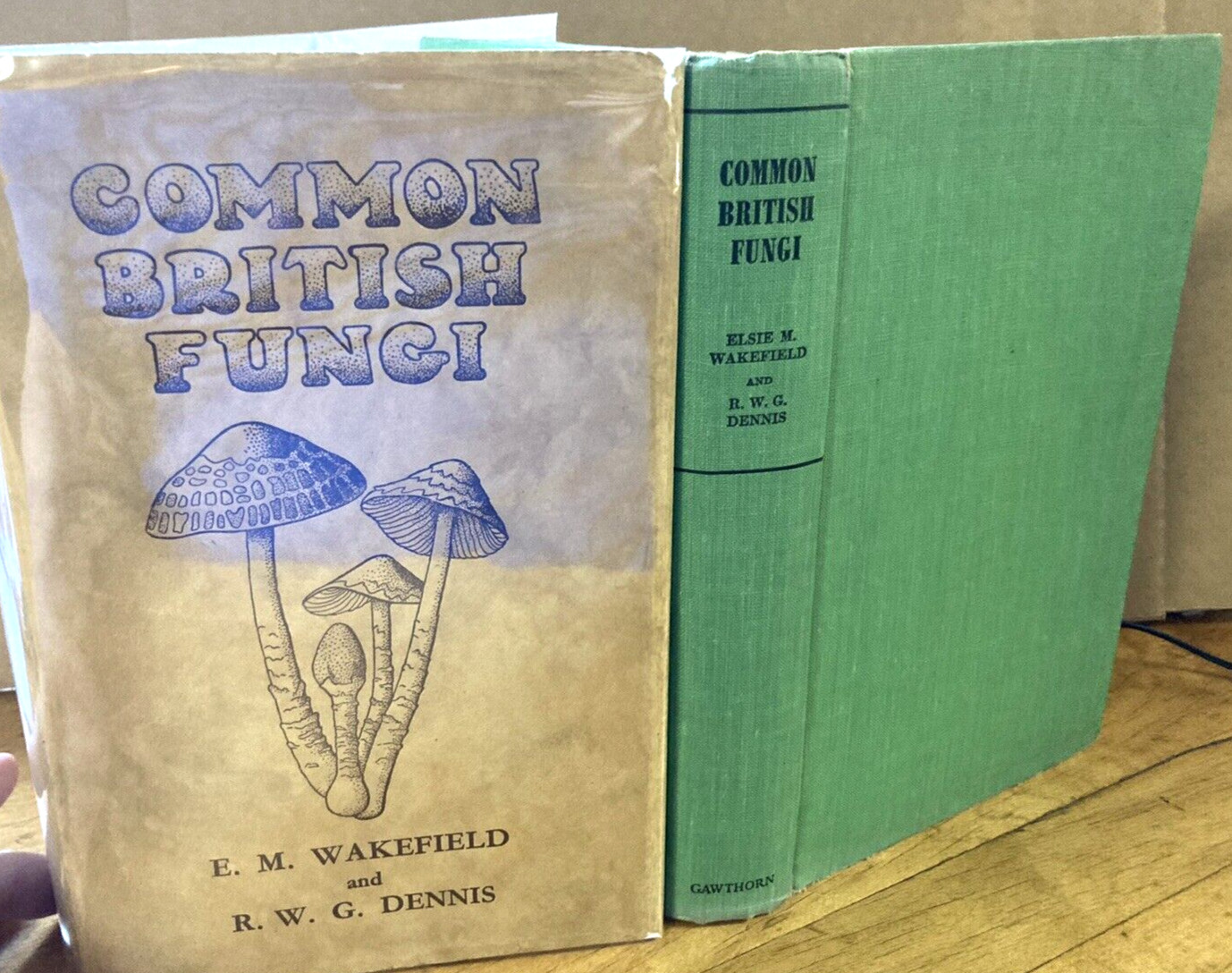 COMMON BRITISH FUNGI-1950-E.M.WAKEFIELD-R.W.DENNIS-COLOR PLATES-DJ-USA BOOKLET
