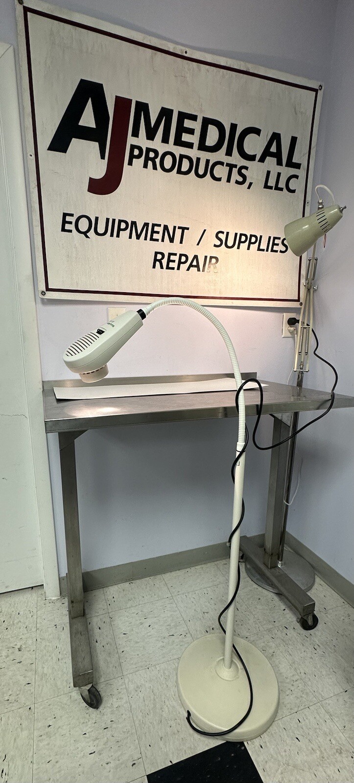 WELCH ALLYN LS-135  ADJUSTABLE EXAM (EXAMINATION) LIGHT