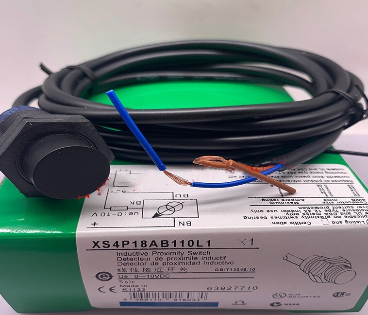 1pcs New XS4P18AB110L1 Proximity switch sensor