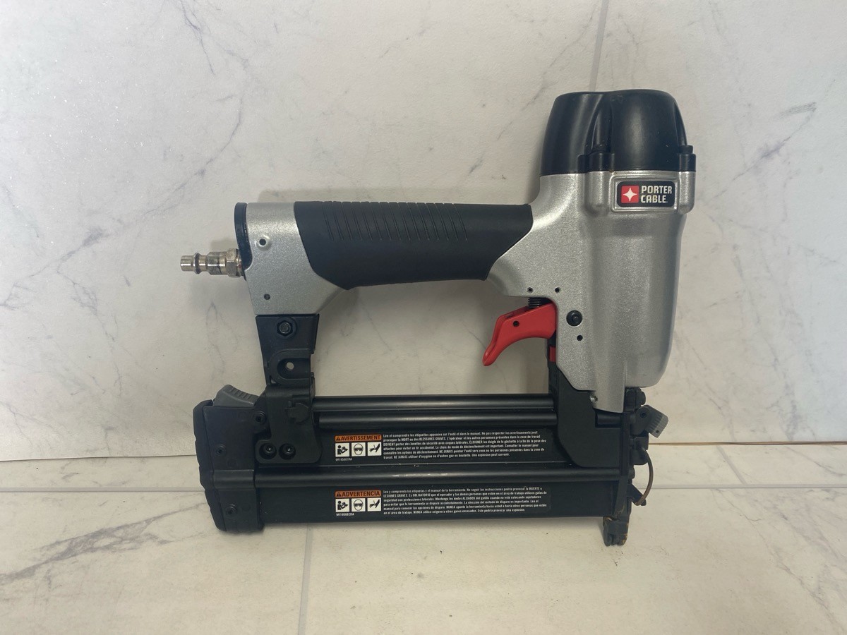 Porter-Cable 18-Gauge Pneumatic Brad Nailer Kit – Durable Constructi (A1G011300)