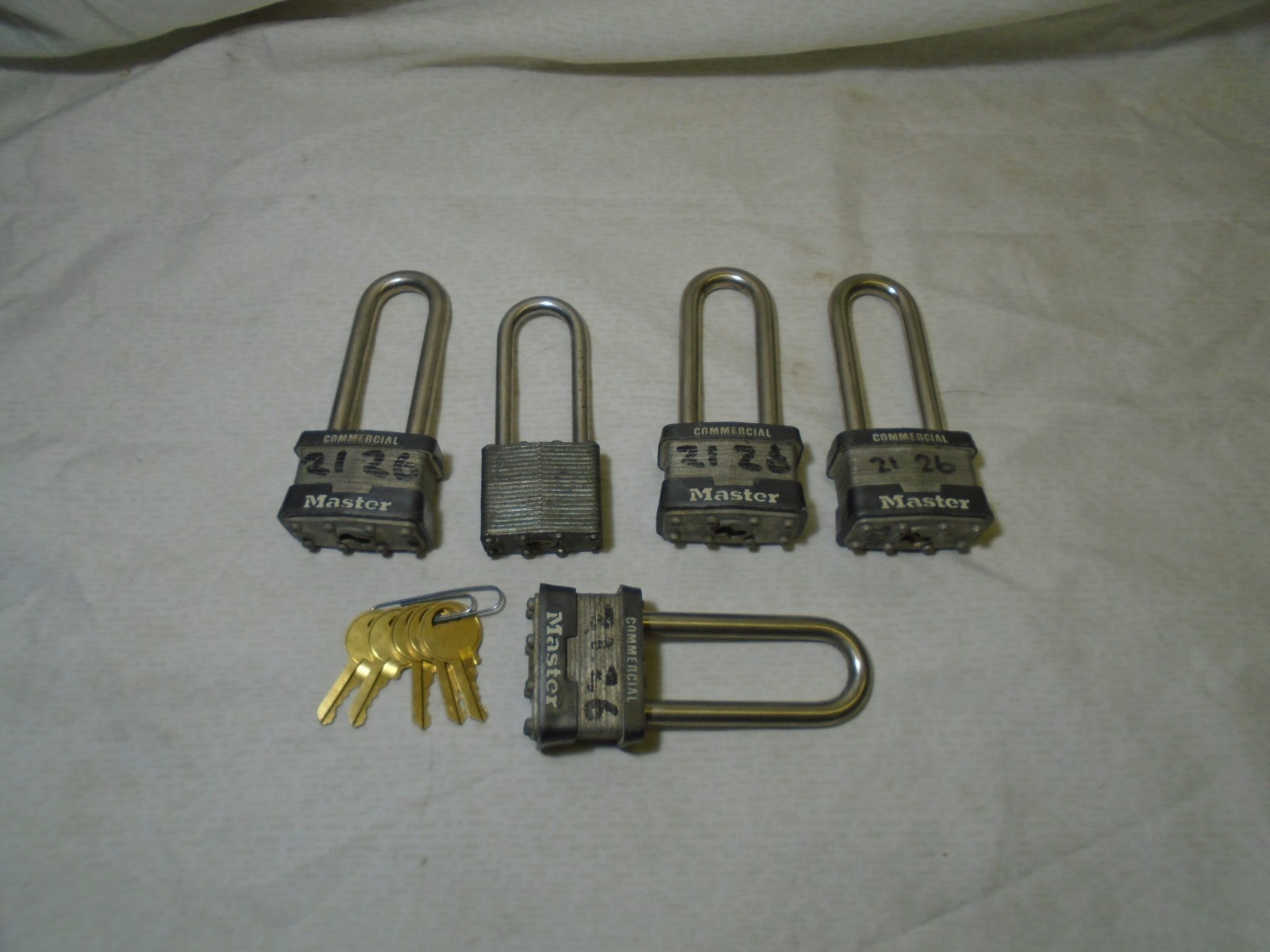 LOT OF 5 LONG SHACKLE MASTER PADLOCKS W/ 5 KEYS KEYED ALIKE SECURE LOTO