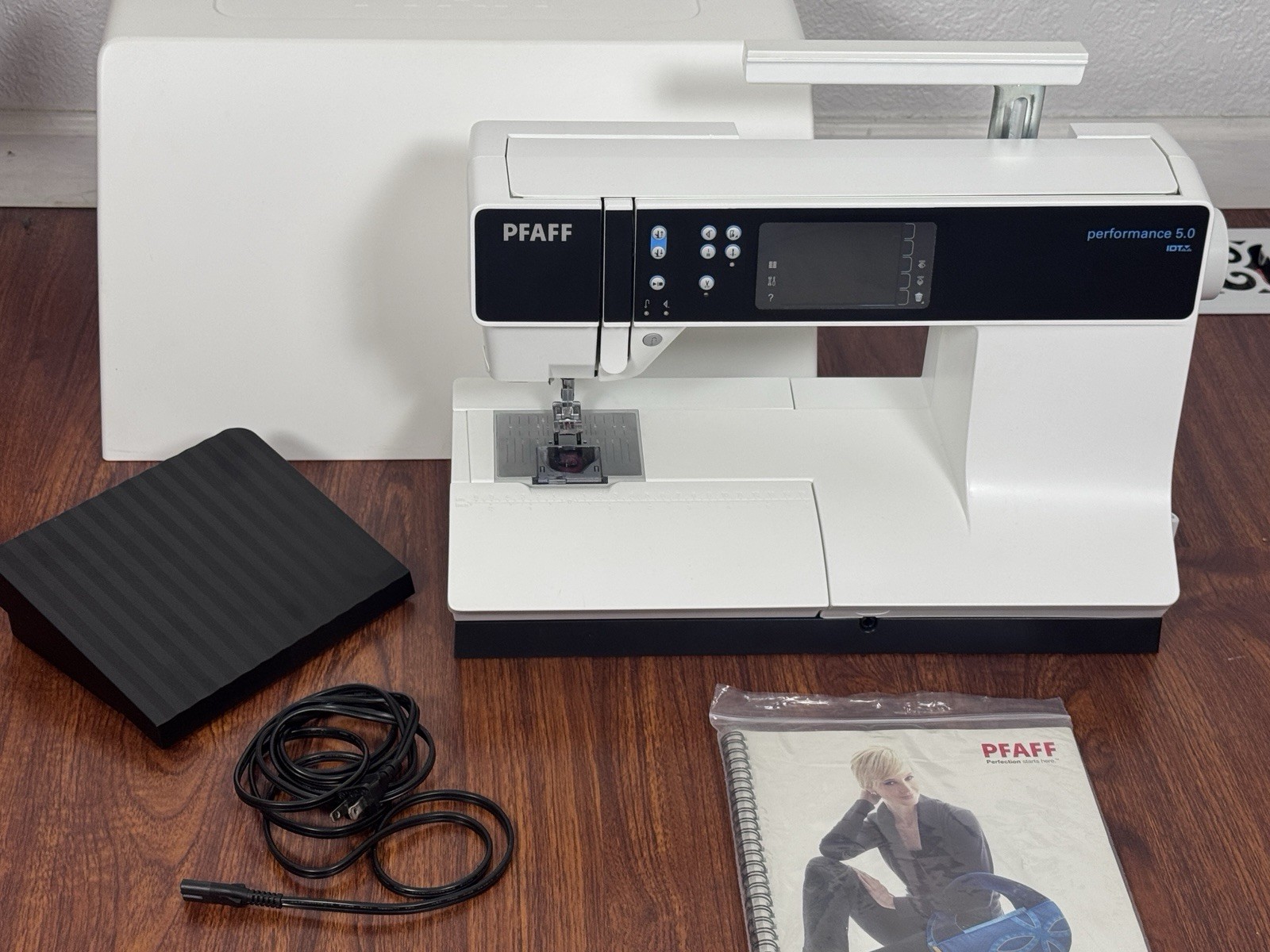 PFAFF Performance 5.0 Electric Sewing Machine with IDT