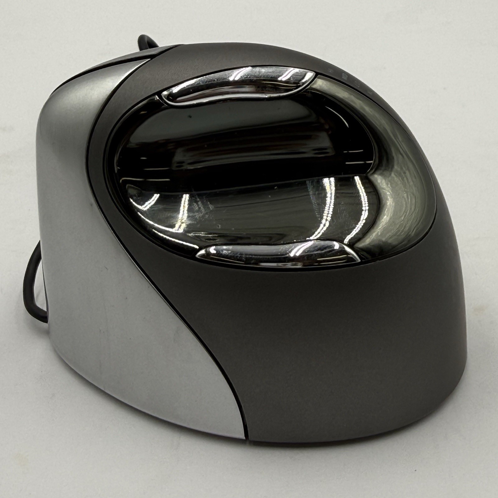 E7 Evoluent Vertical Wired Mouse 4 Right - Works