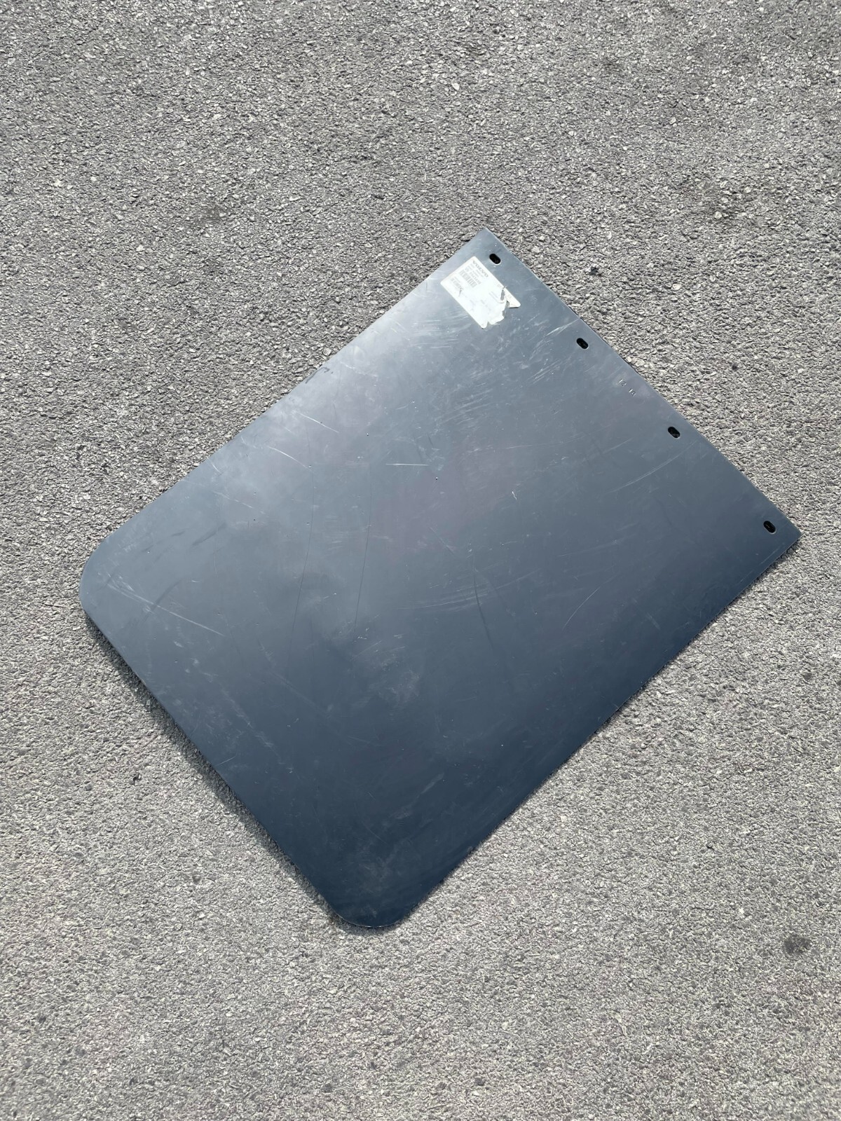 3945498 GENUINE VOLVO SINGLE MUDFLAP OEM - NEW