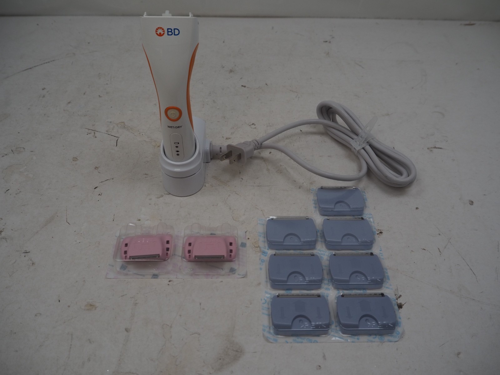 BD 5513E Surgical Clipper with Charger & 9 Blades - Fast Free Shipping