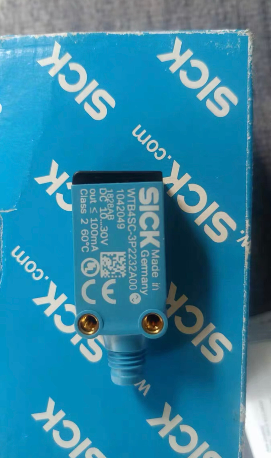 SICK WTB4SC-3P2232A00 Photoelectric Sensor New One WTB4SC3P2232A00