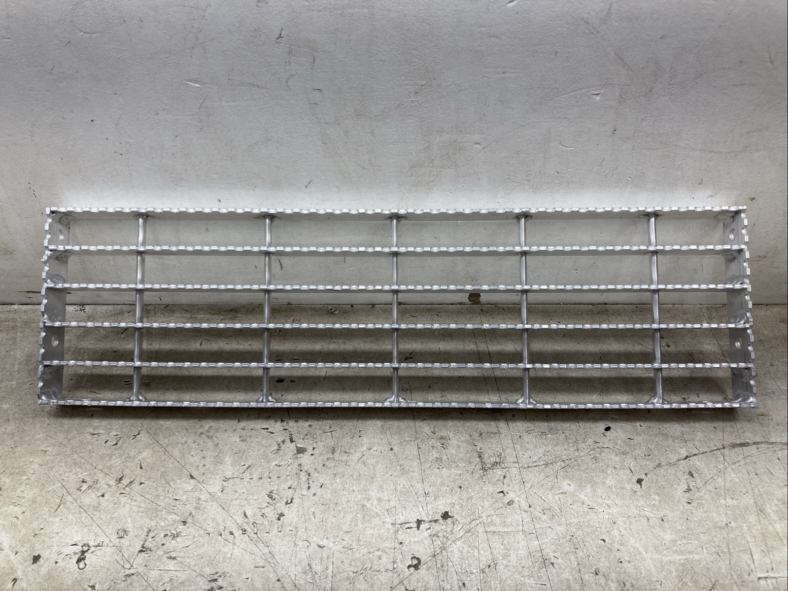 Genuine Mack Upper Cab Entry Step 85QM4218 (New Old Stock)