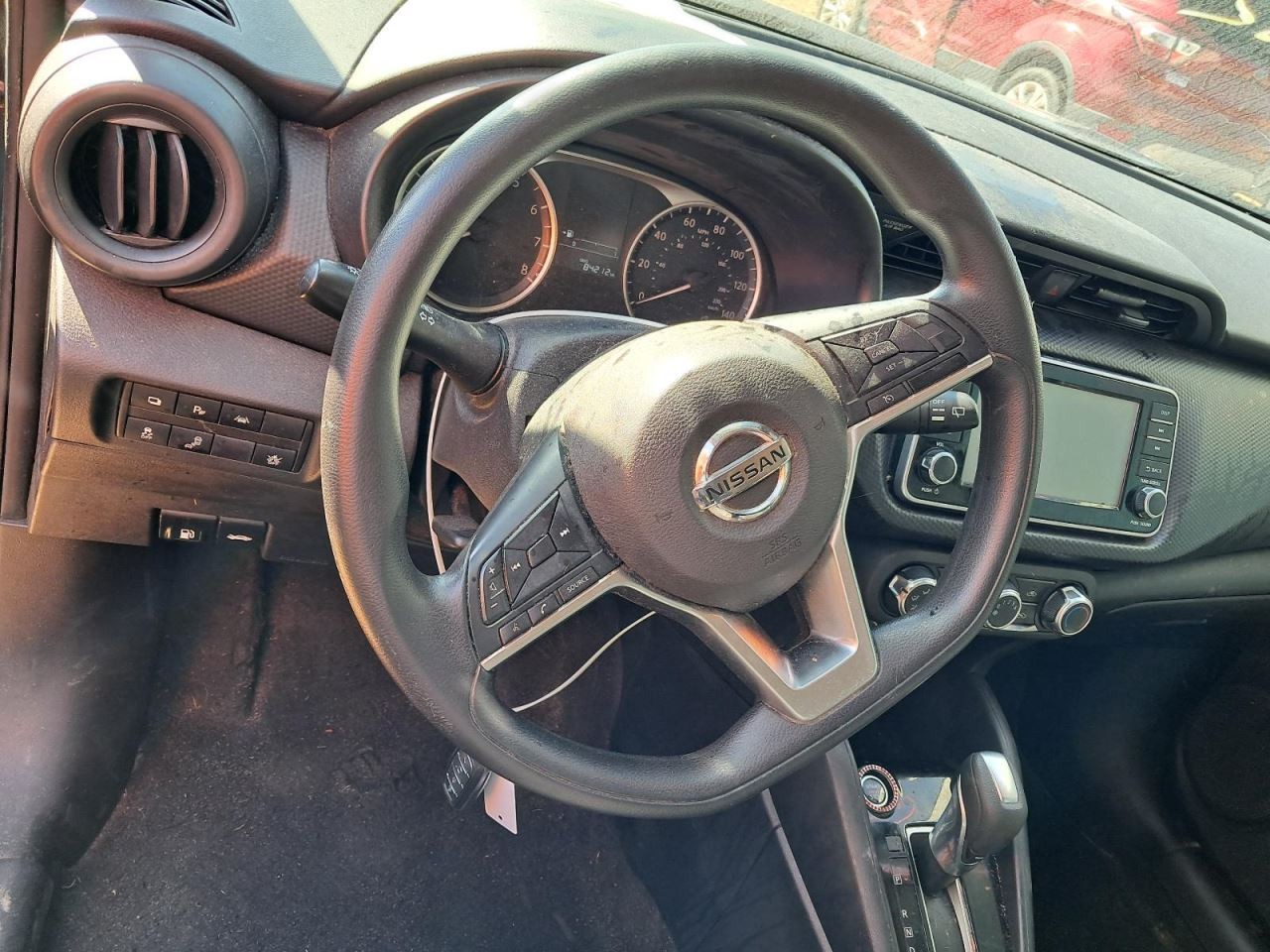 KICKS 2021 Glove Box 4786342