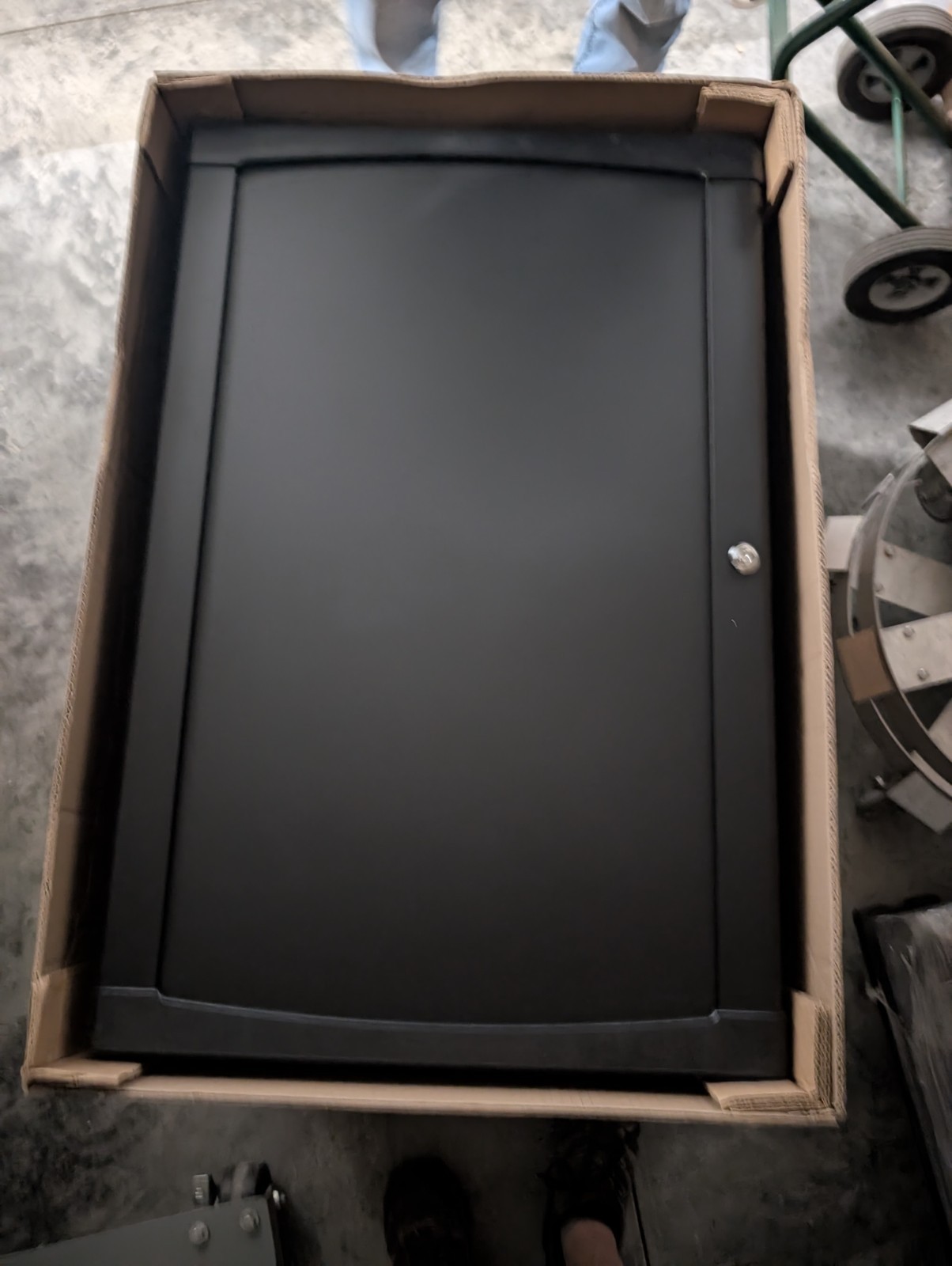 Chatsworth CPI CUBE-iT 11840-736 18U Wall Mount Cabinet Solid Door Black NEW