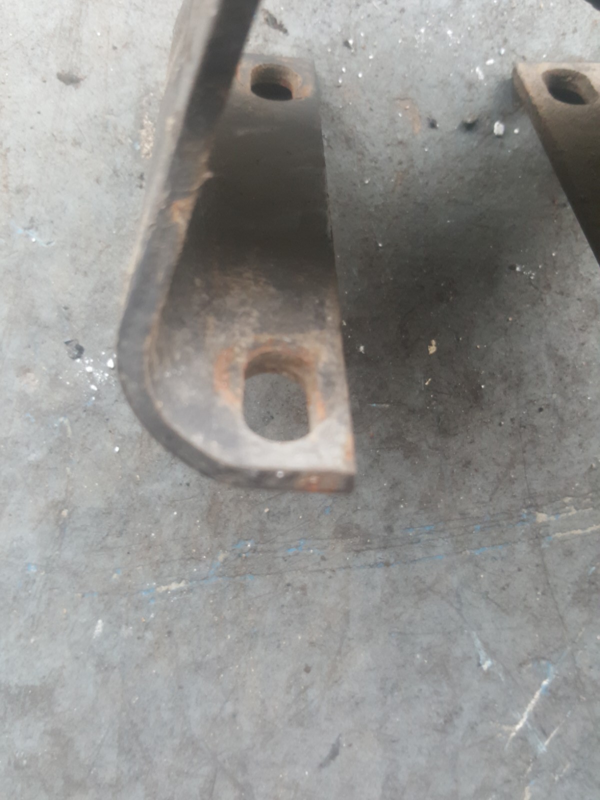 Freightliner Hood Mount A17-10464
