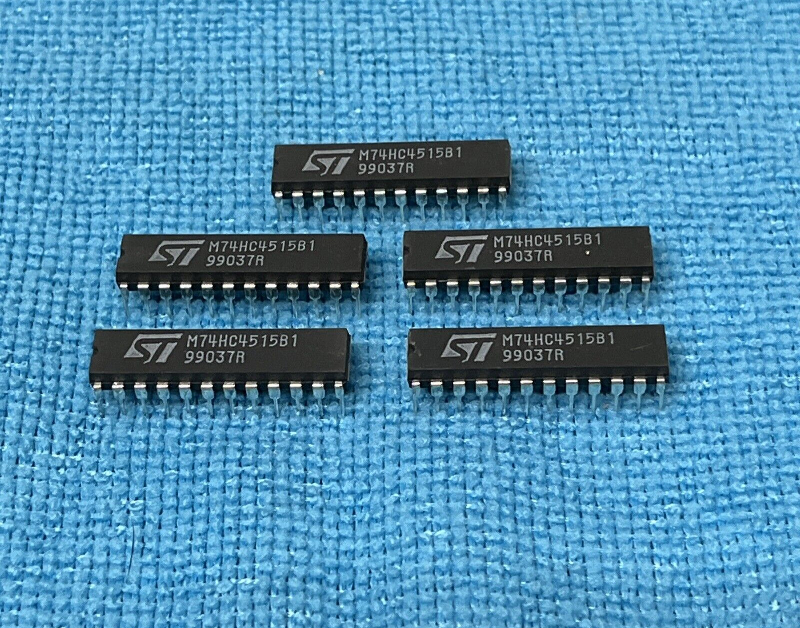 STMICRO ~M74HC4515B1~ DECODER/DRIVER,  INVERTED OUTPUT, CMOS, PDIP24 (LOT OF 5)