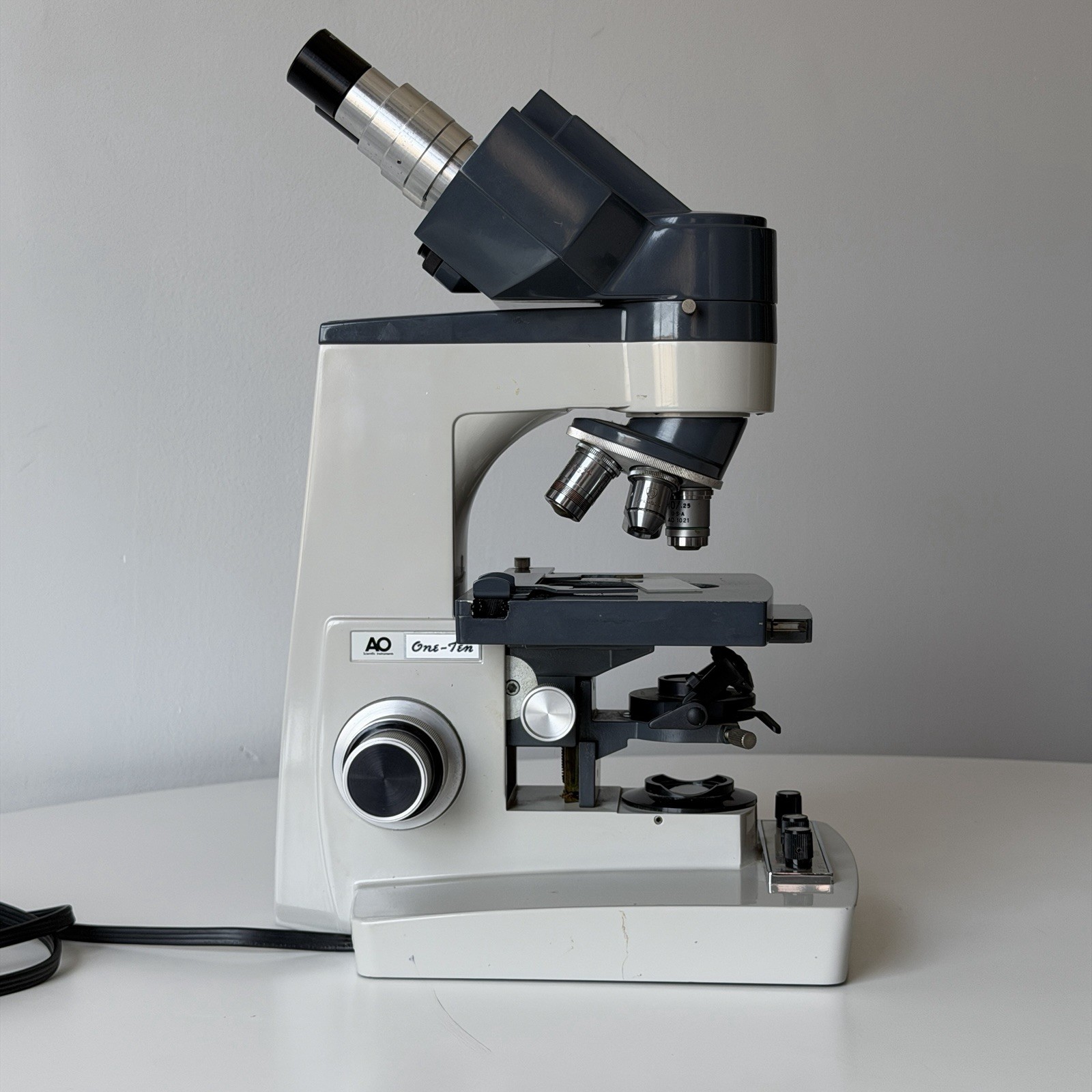 AO American Optical One-Ten 110 Microscope w/ 5 Objectives