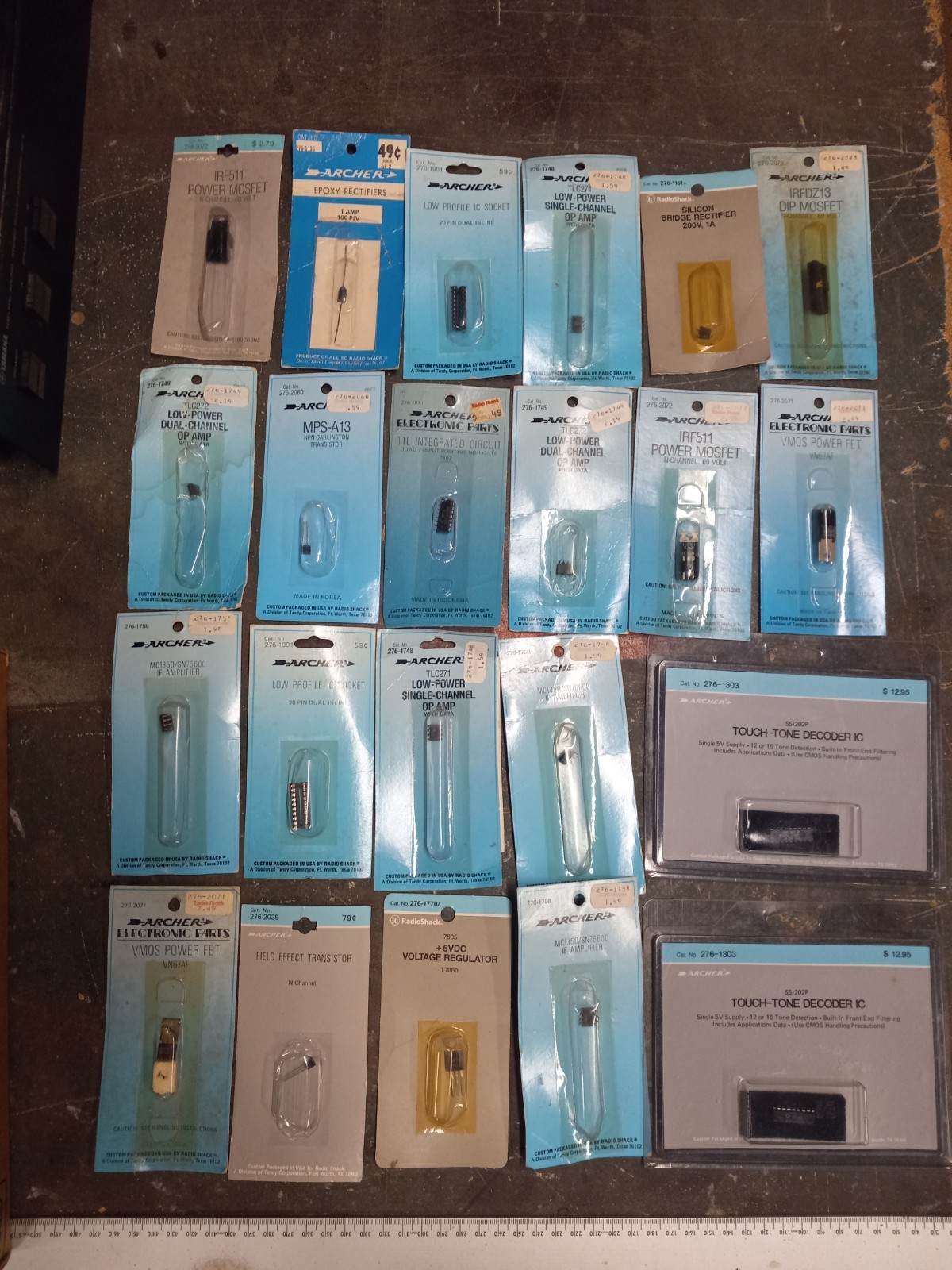22 PIECE Lot NOS Radio Shack  Archer Electronics Parts, ICs, Transistors, #3